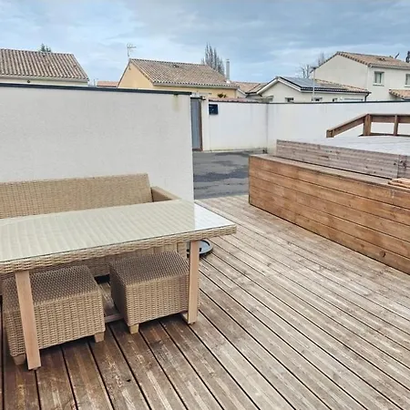 Modern House With Heated Pool, Bbq & Air Conditioning